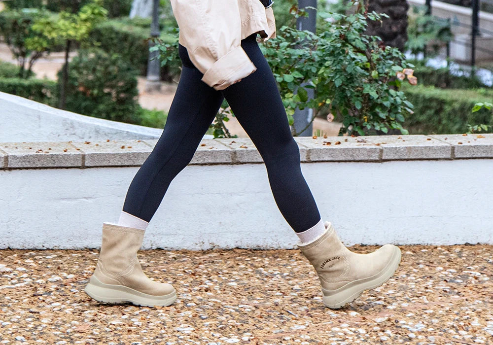 Cómo combinar botas beige de mujer: El outfit perfecto