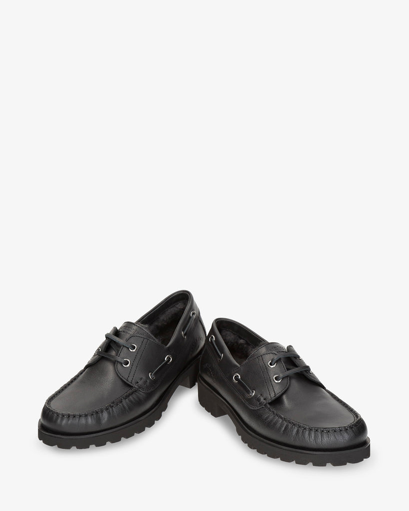 Boat náutico de piel con forro interior de pelo. negro