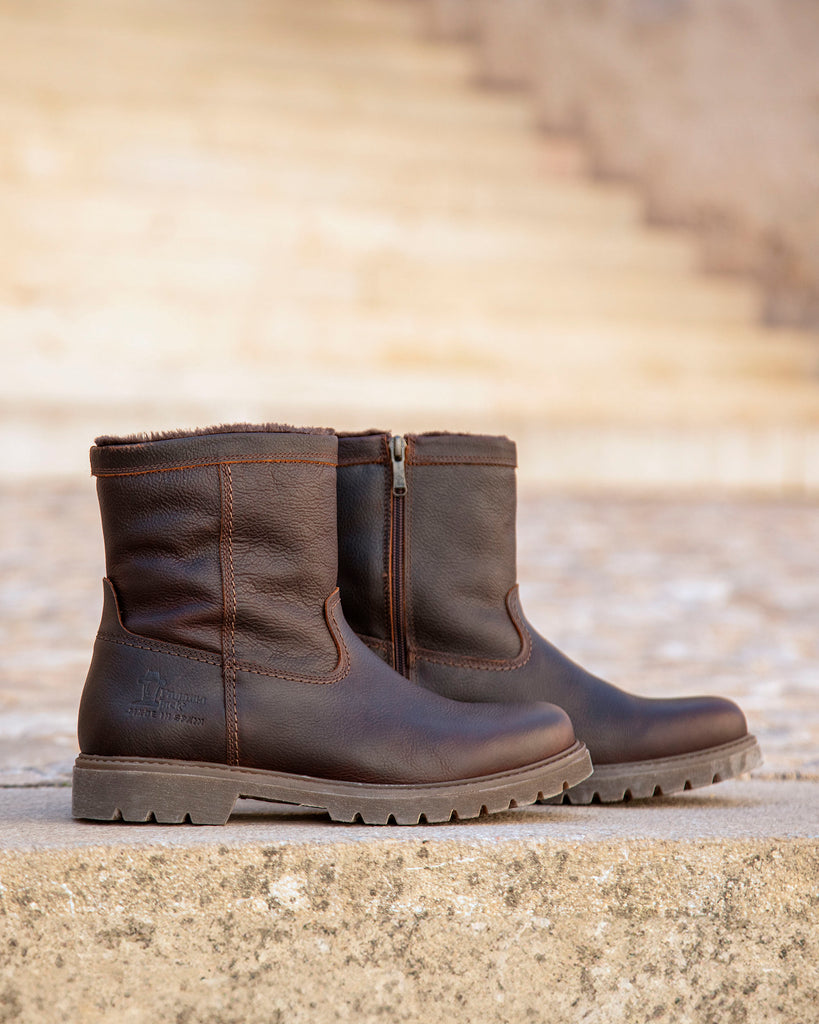 Fedro botas de piel con forro interior de pelo. castaño