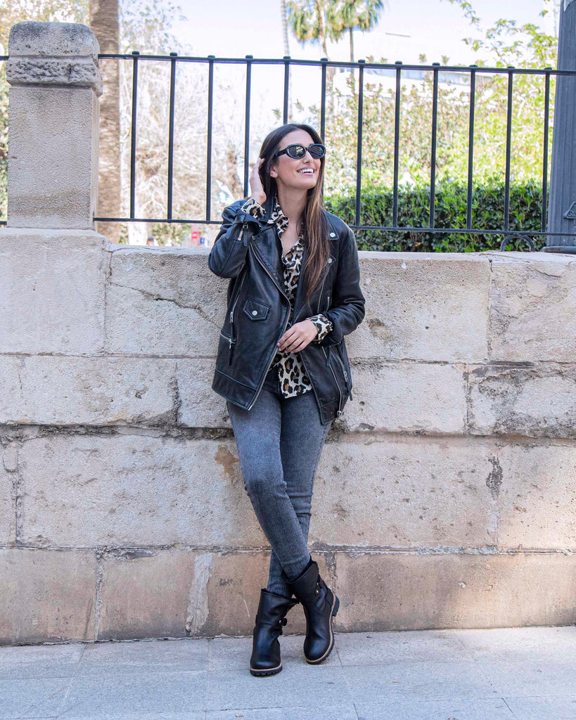 Felia Trav botas de piel con forro interior de pelo. negro