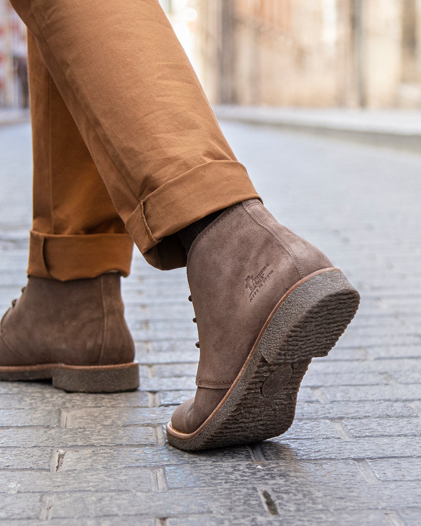 Gael botín de piel con forro interior de piel. humo