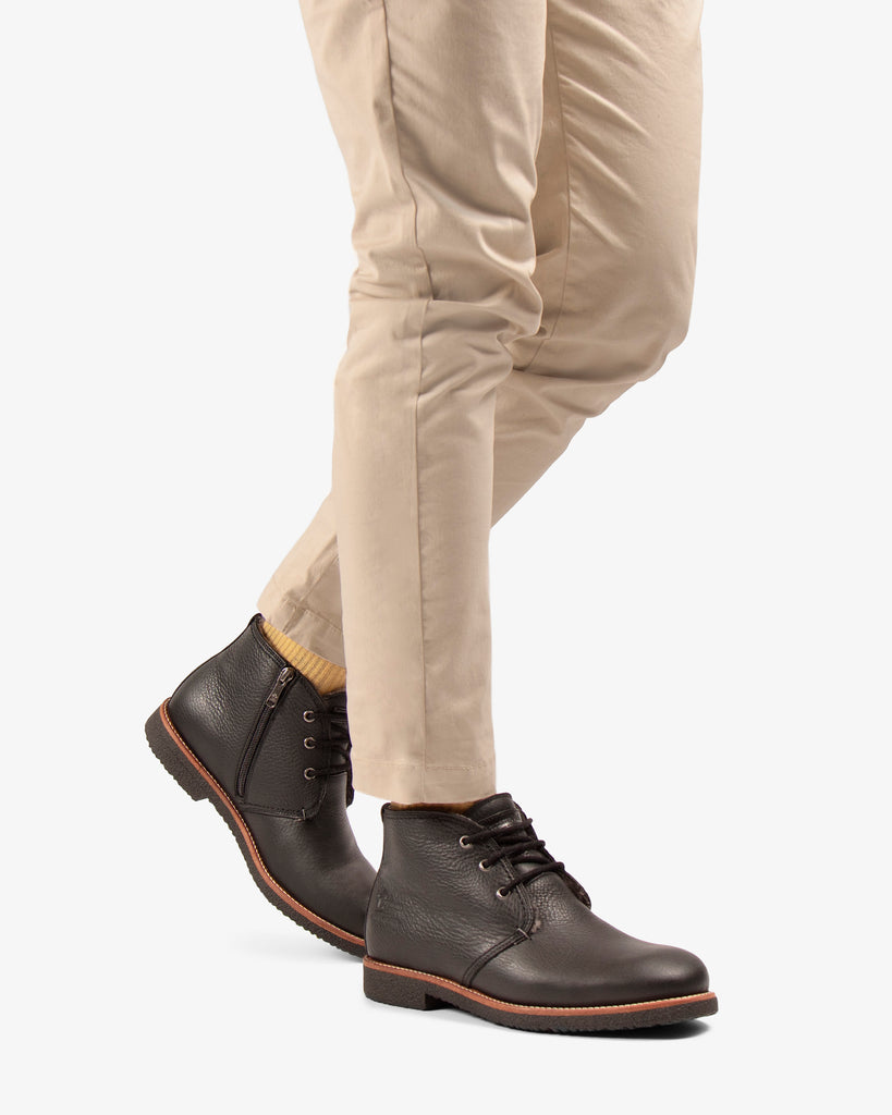 Gareth Igloo botín de piel con forro interior de pelo natural. negro