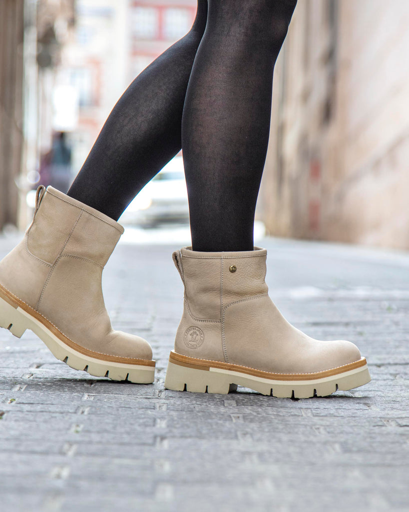 Laia botas de piel con forro interior de pelo. crudo