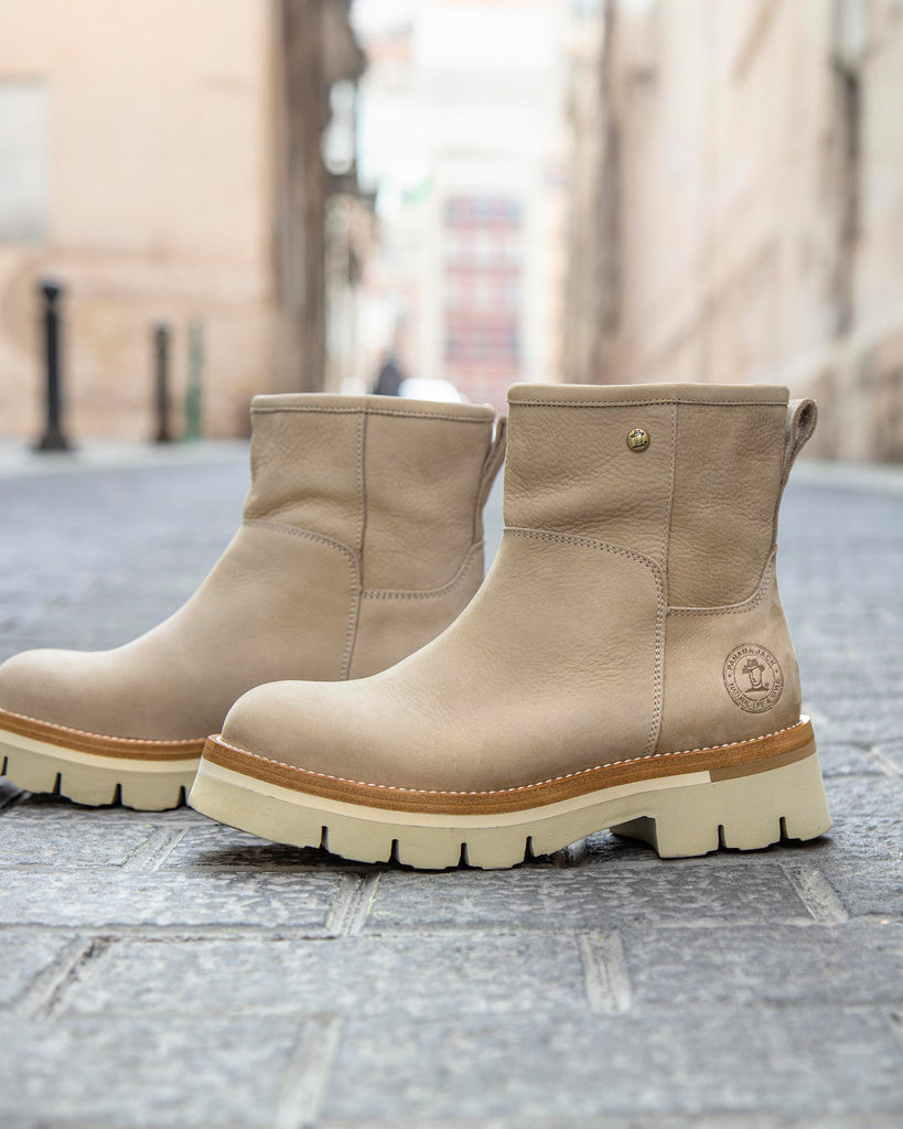 Laia botas de piel con forro interior de pelo. crudo