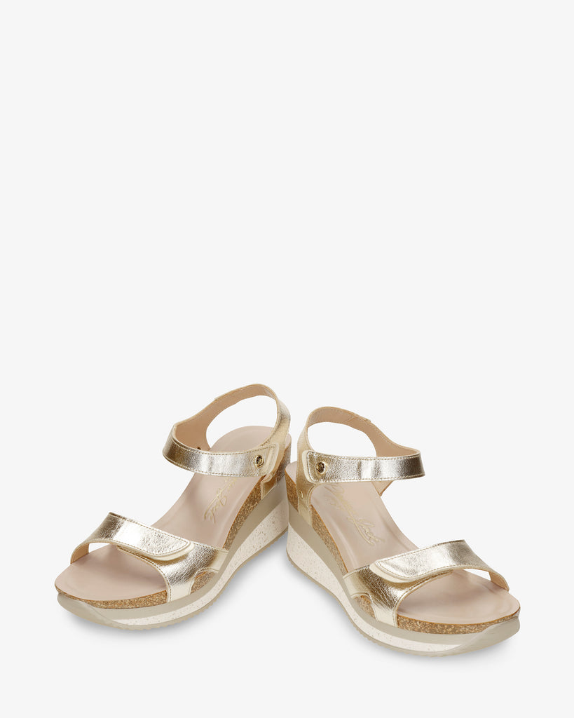 Nica Sport sandalias de piel con forro interior de piel. oro