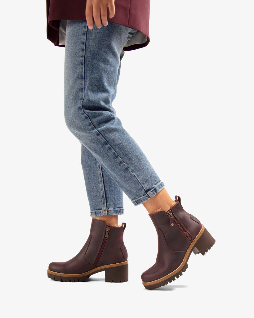 Pauline botín de piel con forro interior de pelo. burdeos