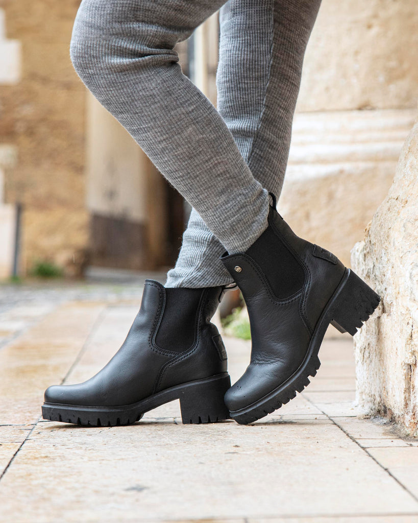 Pia botines de piel con forro interior de piel. negro