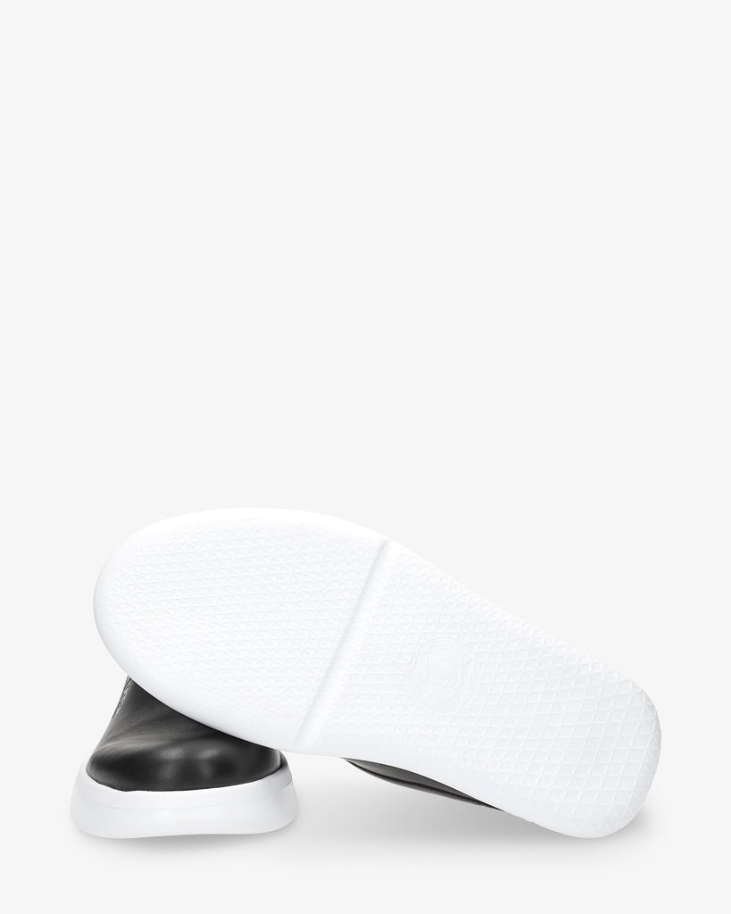 Yeray zueco de piel con forro interior de piel. negro